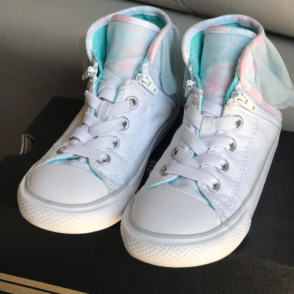 Converse Girls Canvas Shoes. Size 10. Blue/white